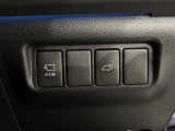 【パワーバックドア】スマートキーや運転席のボタンを押すだけでリアゲートが自動で開閉します!荷物を持っている時や、高い位置にあるバックドアを閉める際に便利な機能です♪