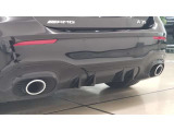ヘッドアップディスプレー・・・フロントウインドウに車速やナビゲーション情報を投影する新装備です。走行中わずかな視点移動で情報が得られます