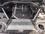 【BMWエンジン】革新的なガソリン・エンジン・テクノロジーによる高性能かつ高効率。レスポンスの良いパワーを発揮。常にスムーズな吸気を実現しアクセル開度にダイレクトに反応しドライビングを楽しく演出。