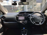 【運転席・インパネまわり】ハンドル・シート・フロアーなど隅々までプロによるクリーニング済み☆彡キレイな車内でドライブが一層快適にお楽しみいただけます!!