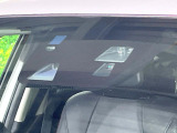 【スマートブレーキサポート】走行中に前方の車両等を認識し、衝突しそうな時は警報とブレーキで衝突回避と被害軽減をアシスト。より安全にドライブをお楽しみいただけます。