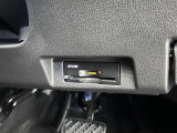 【ETC装備】高速道路料金所での小銭の出し入れや雨天時における窓の開閉などの煩わしさから解放されます。料金所をスムーズに通過でき、快適です。