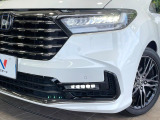 【LEDヘッドライト】悪天候や夜間走行時も良好な視界を確保し安心して運転できる高輝度LEDヘッドライトを装備!点灯速度が早く、消費電力も抑えられています。