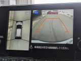 アラウンドビューモニター。上空から見下ろしているかのような映像を映し出して周囲を確認し、スムースな駐車をアシストします。