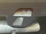 【ホンダセンシング】走行中に前方の車両等を認識し、衝突しそうな時は警報とブレーキで衝突回避と被害軽減をアシスト。より安全にドライブをお楽しみいただけます。