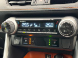 【シートヒーター&ベンチレーション】夏場は涼しい風でお尻や背中の熱やムレを防ぎ、冬はエアコンよりも早く温まってポカポカに!季節を問わず快適に過ごせます。