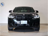 【キドニーグリル】BMWは約90年もの間、ほぼ全ての車両にひと目でBMWだと分かるこの特徴的なフロントグリルが備えられ、デザイン・アイコンとして親しまれてきました。