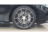 フロントシート・・・スポーティな形状のフロントシート。人間工学を追求した長時間の乗車でも疲れにくいシート形状です