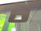 【スマートアシスト】走行中に前方の車両等を認識し、衝突しそうな時は警報とブレーキで衝突回避と被害軽減をアシスト。より安全にドライブをお楽しみいただけます。
