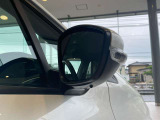 ミラーウインカーで他車からの視認性も良く、配慮されています。