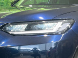 【LEDヘッドライト】悪天候や夜間走行時も良好な視界を確保し安心して運転できる高輝度LEDヘッドライトを装備!点灯速度が早く、消費電力も抑えられています。