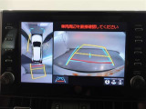 パノラミックビューモニター付きです。車両を上から見たような映像をモニター画面に表示。運転席からの目視では見にくい、車両周辺の状況をリアルタイムでしっかり確認できます。