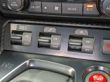 GT-Rのマルチハイパフォーマンスを最大限に引き出すセットアップスイッチです!トランスミッション、ショックアブソーバー、VDC-Rのそれぞれ3段階のモード切替が可能。さまざまな路面に対応できます。