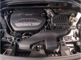 【BMWクリーンディーゼル】市場をリードするディーゼルエンジン。低回転ステージ専用ターボが走り出しから効果的に過給を行いスムーズな発進加速や低燃費を実現。ディーゼルの常識を超えたスポーティな走りを!