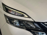 【LEDヘッドライト】悪天候や夜間走行時も良好な視界を確保し安心して運転できる高輝度LEDヘッドライトを装備!点灯速度が早く、消費電力も抑えられています。