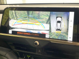 【パノラミックビューモニター】専用のカメラにより、上から見下ろしたような視点で360度クルマの周囲を確認することができます☆死角部分も確認しやすく、狭い場所での切り返しや駐車もスムーズに行えます。