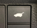 【パワーバックドア】スマートキーや運転席のボタンを押すだけでリアゲートが自動で開閉します!荷物を持っている時や、高い位置にあるバックドアを閉める際に便利な機能です♪