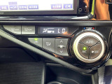 【オートエアコン】一度お好みの温度に設定すれば、車内の温度を検知し風量や温度を自動で調整。暑い&hellip;寒い&hellip;と何度もスイッチ操作をする必要はありません。快適な車内空間には必須の機能ですね♪