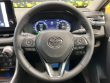 【純正革巻きステアリング】上質な革を使用することで、手にしっかり馴染みとても運転しやすいハンドルです♪
