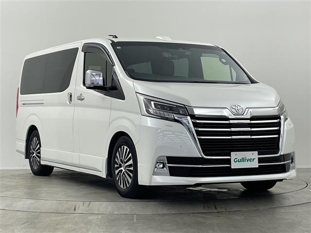 グランエース 2.8 プレミアム ディーゼル 4WD 本革シート