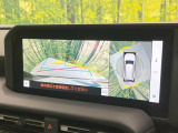【パノラミックビューモニター】専用のカメラにより、上から見下ろしたような視点で360度クルマの周囲を確認することができます☆死角部分も確認しやすく、狭い場所での切り返しや駐車もスムーズに行えます。