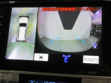 パノラミックビューモニター付きです。車両を上から見たような映像をディスプレイオーディオ画面に表示。運転席からの目視だけでは見にくい、車両周辺の状況をリアルタイムでしっかり確認できます。
