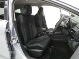 運転席からの視界はこんな感じです☆お気軽にご来店いただき、実際に座って是非お確かめください。ドライバーに寄り添う快適な操作フィールをもたらすステアリングです。
