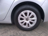 純正15インチのホイールがついたお車です