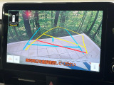 【バックカメラ】駐車時に後方がリアルタイム映像で確認できます。大型商業施設や立体駐車場での駐車時や、夜間のバック時に大活躍!運転スキルに関わらず、今や必須となった装備のひとつです!