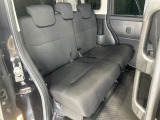 後部座席も気になるようなキズ・汚れやへたり等、大きなダメージはなく、良好な状態です。
