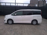 両側パワースライドドア付きだから、狭い駐車スペースなどでの 乗り降りラクラク!小さなお子さまのいるご家庭には嬉しい装備。