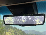 【デジタルインナーミラー】後席の大きな荷物や同乗者で後方が確認しづらい時でも安心!カメラが撮影した車両後方の映像をルームミラー内に表示。クリアな視界で状況の確認が可能です!