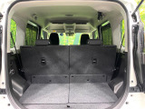普段のお買い物や通勤、送迎等に十分な荷室スペースを確保しております。セカンドシートを倒すと、大きな荷物の積載も可能です♪