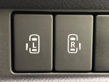 【両側パワースライドドア】スマートキーや運転席のスイッチで後席両側スライドドアの開閉が可能♪電動だから力を入れてドアを開ける必要が無く、小さなお子様でも簡単に開け閉めでき快適です♪
