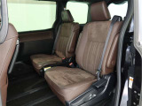 ゆとりある広々とした車内空間は、ドライブを始め買い物やレジャーなど、幅広く活躍します。一人でもみんなとでもお出かけを楽しみましょう!