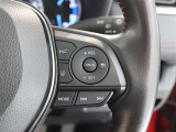 アダプティブクルーズコントロール機能付きです。走行中に先行車の様子を検知しながら、設定した車速の範囲内で先行車との距離のキープを支援します。詳細は販売店スタッフまでおたずねください。