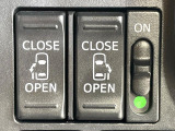 【両側パワースライドドア】スマートキーや運転席のスイッチで後席両側スライドドアの開閉が可能♪電動だから力を入れてドアを開ける必要が無く、小さなお子様でも簡単に開け閉めでき快適です♪