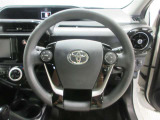ステアリングから手を離さず、運転に集中したままオーディオ等の操作ができます。