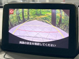 【バックカメラ】駐車時に後方がリアルタイム映像で確認できます。大型商業施設や立体駐車場での駐車時や、夜間のバック時に大活躍!運転スキルに関わらず、今や必須となった装備のひとつです!