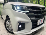 【LEDヘッドライト】悪天候や夜間走行時も良好な視界を確保し安心して運転できる高輝度LEDヘッドライトを装備!点灯速度が早く、消費電力も抑えられています。