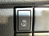 【パワースライドドア】スマートキーや運転席のスイッチでスライドドアの開閉が可能♪電動だから力を入れてドアを開ける必要が無く、小さいお子様でも、重い荷物を持っている時もラクに開け閉めできます♪