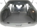 【シートアレンジ可能】ゆとりあるワイドな車内空間は、ドライブを始め買い物やレジャーなど、幅広く活躍します。一人でもみんなとでもお出かけを楽しみましょう!