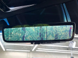 【デジタルインナーミラー】後席の大きな荷物や同乗者で後方が確認しづらい時でも安心!カメラが撮影した車両後方の映像をルームミラー内に表示。クリアな視界で状況の確認が可能です!