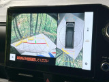 【パノラミックビューモニター】専用のカメラにより、上から見下ろしたような視点で360度クルマの周囲を確認することができます☆死角部分も確認しやすく、狭い場所での切り返しや駐車もスムーズに行えます。