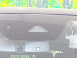 【スマートブレーキサポート】走行中に前方の車両等を認識し、衝突しそうな時は警報とブレーキで衝突回避と被害軽減をアシスト。より安全にドライブをお楽しみいただけます。
