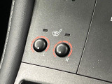 【シートヒーター】寒い日に重宝するシートヒーター!エアコンより早く温まってくれるので寒がりの人も安心ですね♪エアコンの温風は乾燥するから苦手、という方にもをおすすめです。