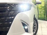 【LEDヘッドライト】悪天候や夜間走行時も良好な視界を確保し安心して運転できる高輝度LEDヘッドライトを装備!点灯速度が早く、消費電力も抑えられています。