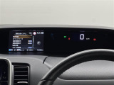【メーターまわり】ドライバーから見やすい位置にあって安全運転に寄与します。マルチインフォメーションディスプレイでは、クルマに関する情報の確認はもちろん、各種安全機能・装備のON/OFFも設定可能。