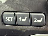【 シートメモリー】運転を交代するたびに、いちいち合わせ直すのは面倒、急いでいるときに直し忘れていたりすると、危ないことも。