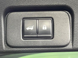 【パワーバックドア】スマートキーや運転席のボタンを押すだけでリアゲートが自動で開閉します!荷物を持っている時や、高い位置にあるバックドアを閉める際に便利な機能です♪